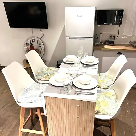 Appartement à Mi Chemin Entre Aéroport Et Centre - Vue Sur Les Montagnes - Echappée Belle