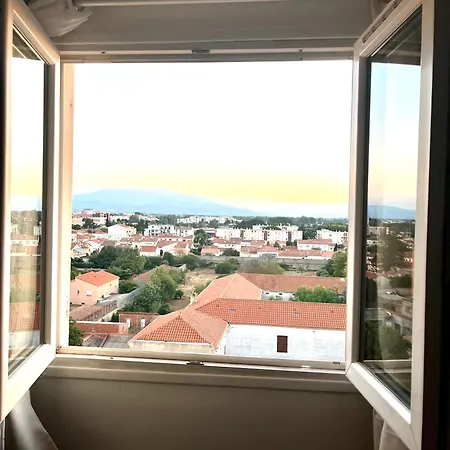 à Mi Chemin Entre Aéroport Et Centre - Vue Sur Les Montagnes - Echappée Belle *