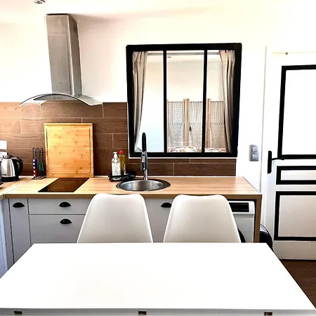 à Mi Chemin Entre Aéroport Et Centre - Vue Sur Les Montagnes - Echappée Belle Appartement Perpignan