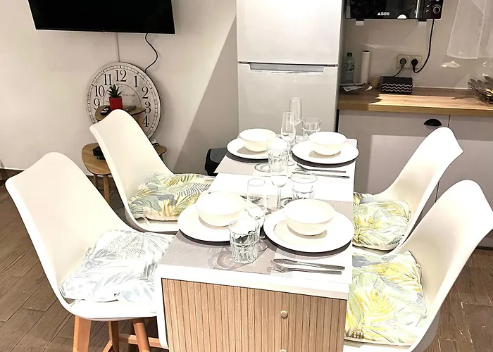 Daire A Mi Chemin Entre Aeroport Et Centre - Vue Sur Les Montagnes - Echappee Belle