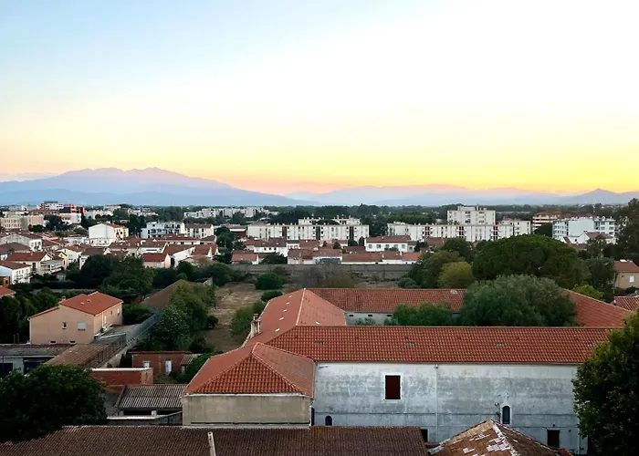 A Mi Chemin Entre Aeroport Et Centre - Vue Sur Les Montagnes - Echappee Belle Daire
